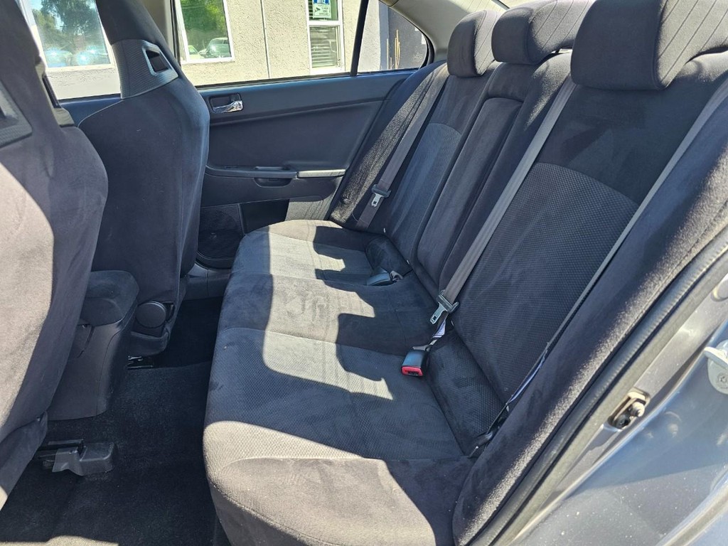 Mitsubishi Lancer Evolution Vehicle Full-screen Gallery Image 23