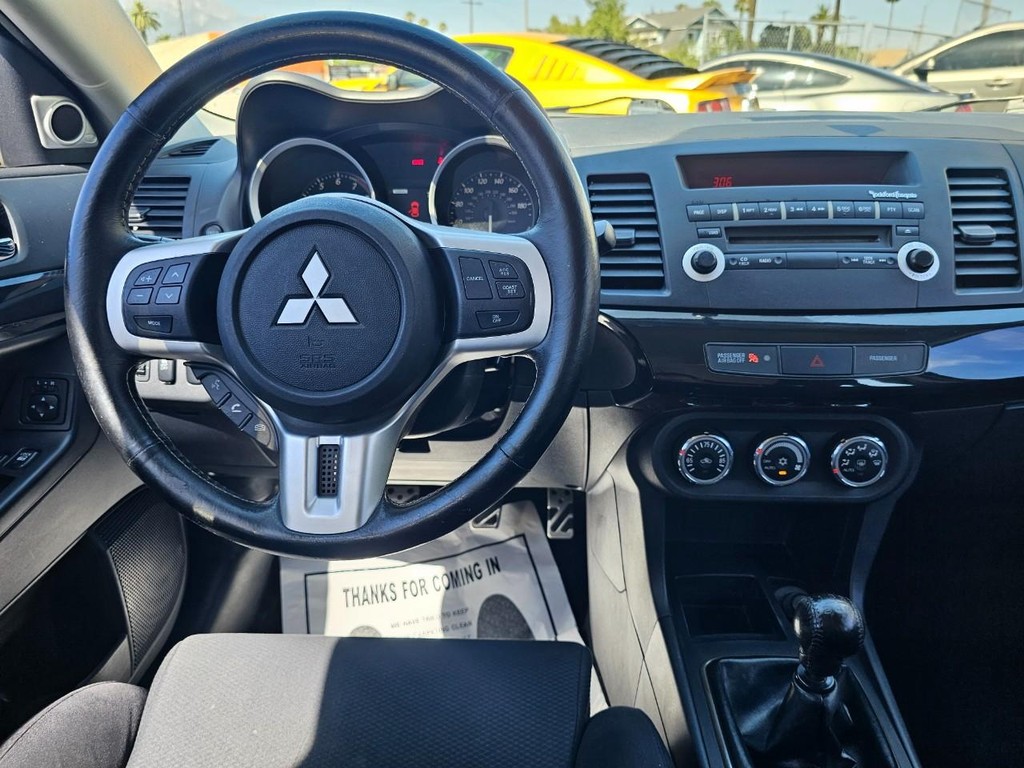 Mitsubishi Lancer Evolution Vehicle Full-screen Gallery Image 25