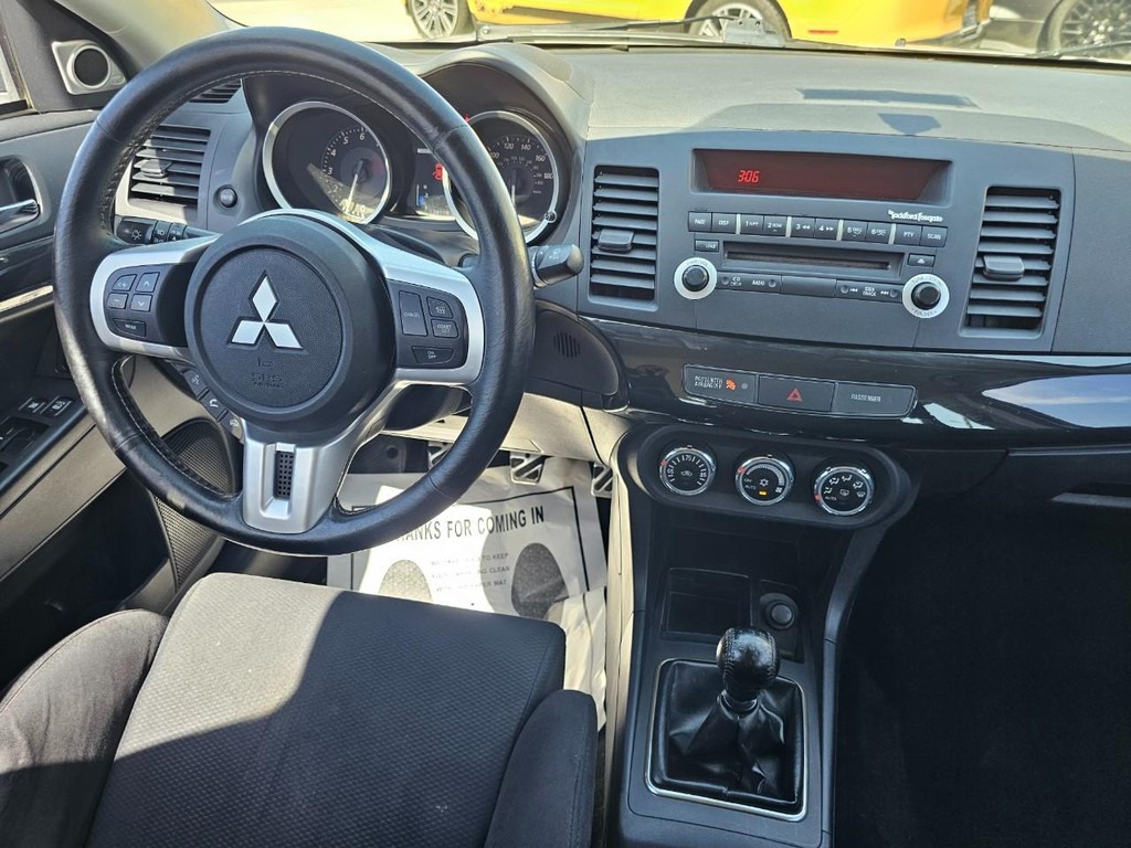 Mitsubishi Lancer Evolution Vehicle Full-screen Gallery Image 27