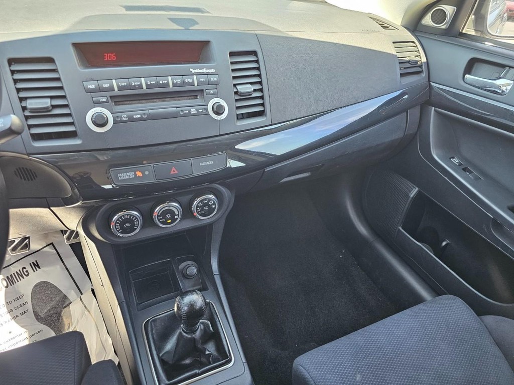 Mitsubishi Lancer Evolution Vehicle Full-screen Gallery Image 28