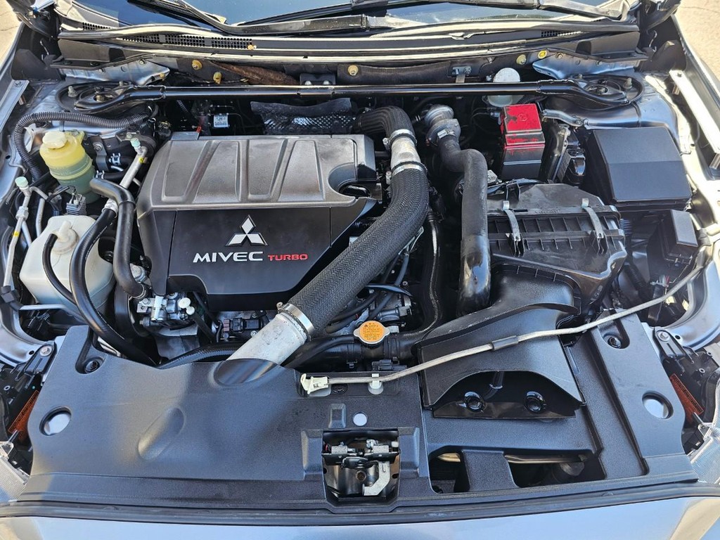 Mitsubishi Lancer Evolution Vehicle Full-screen Gallery Image 32