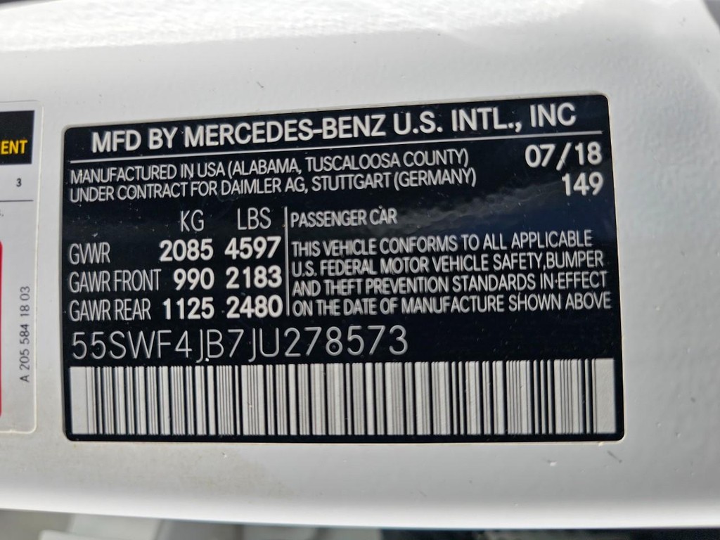 Mercedes-Benz C-Class Vehicle Full-screen Gallery Image 37