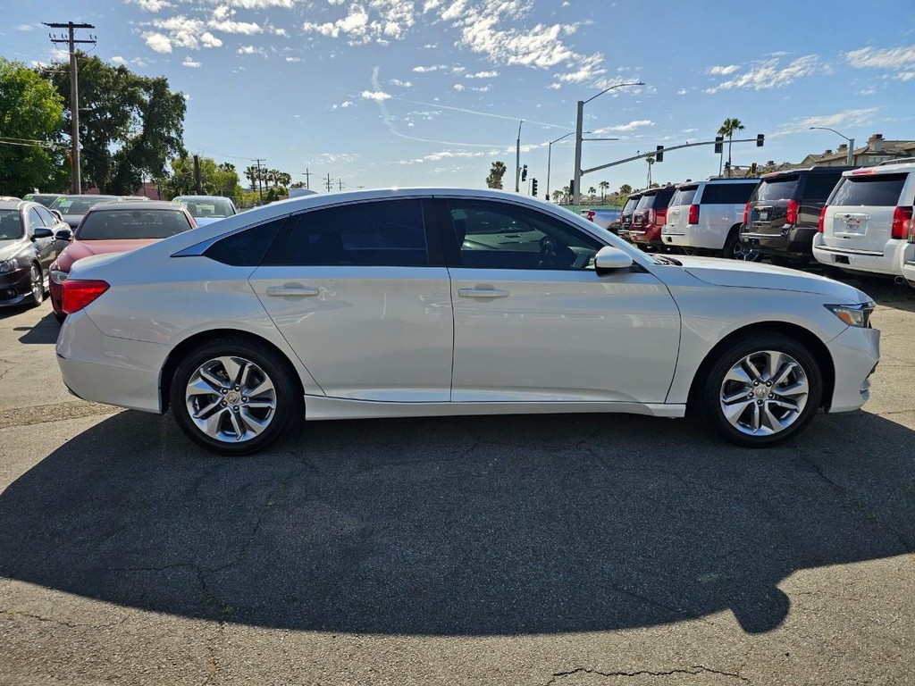 Honda Accord Sedan Vehicle Full-screen Gallery Image 6