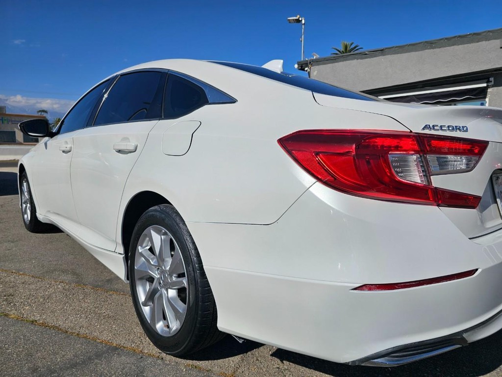 Honda Accord Sedan Vehicle Full-screen Gallery Image 11