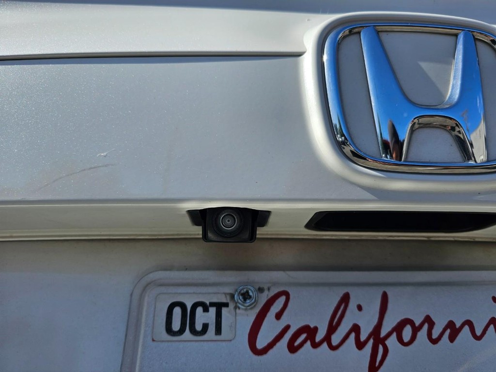 Honda Accord Sedan Vehicle Full-screen Gallery Image 13