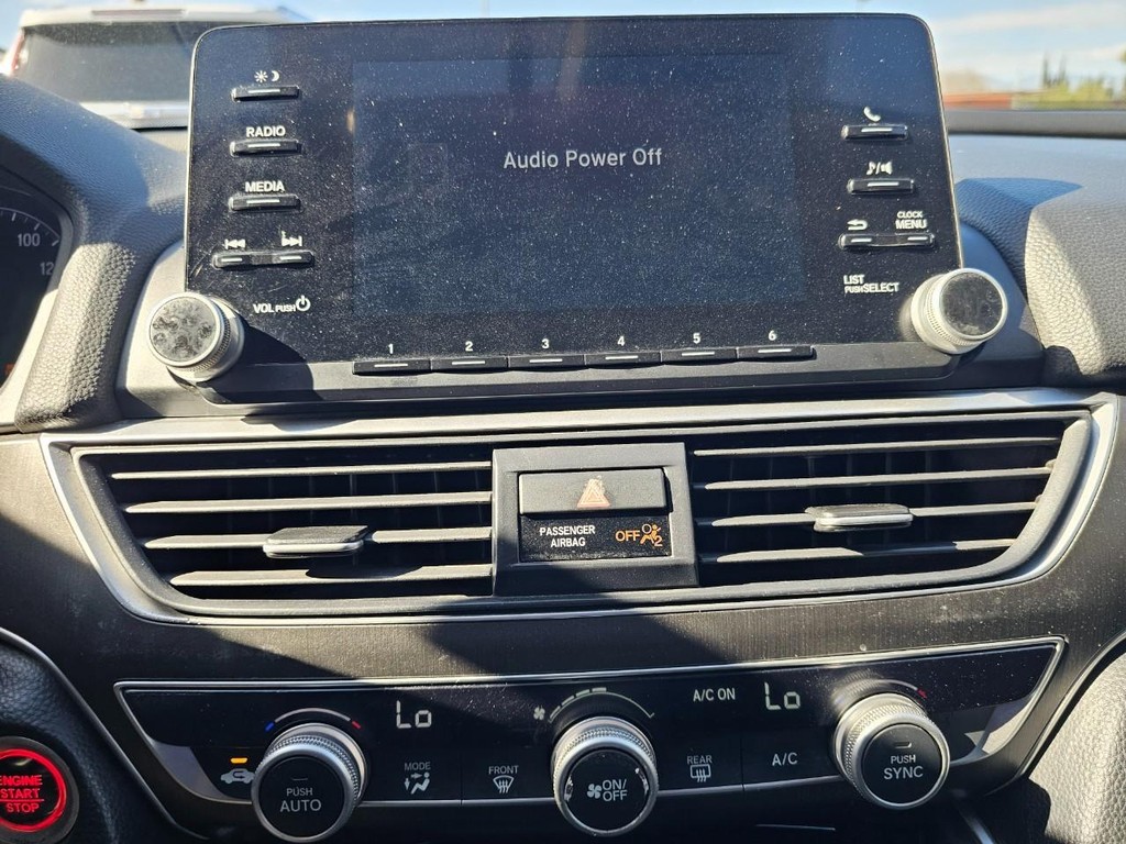 Honda Accord Sedan Vehicle Full-screen Gallery Image 18