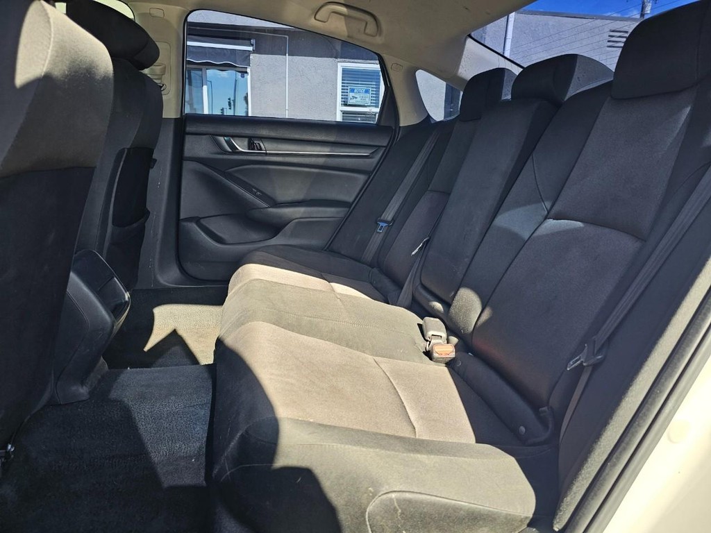 Honda Accord Sedan Vehicle Full-screen Gallery Image 21