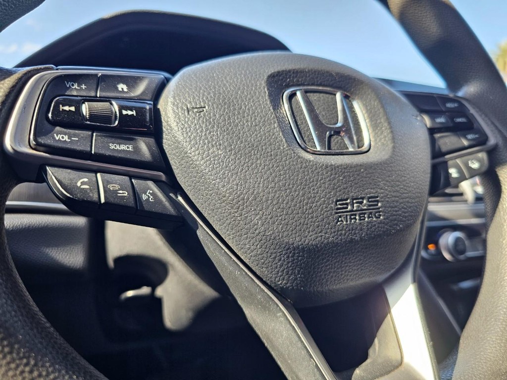 Honda Accord Sedan Vehicle Full-screen Gallery Image 25