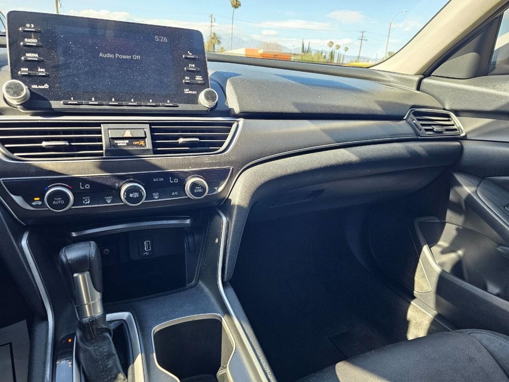 Honda Accord Sedan Vehicle Full-screen Gallery Image 28