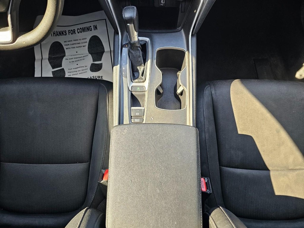 Honda Accord Sedan Vehicle Full-screen Gallery Image 29