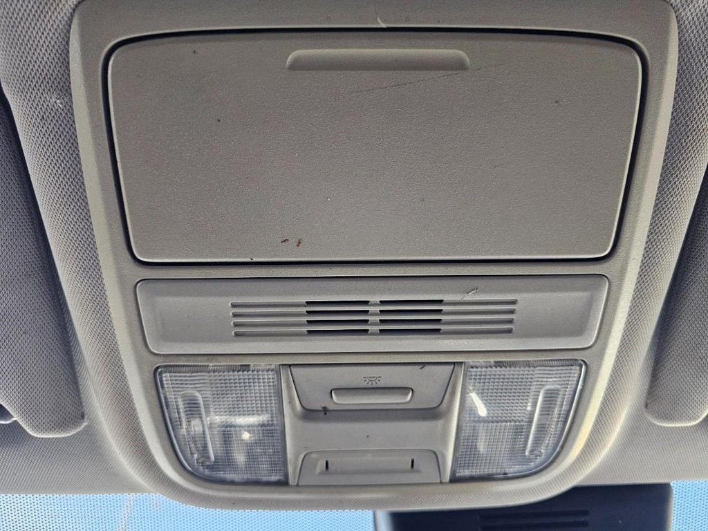 Honda Accord Sedan Vehicle Full-screen Gallery Image 30