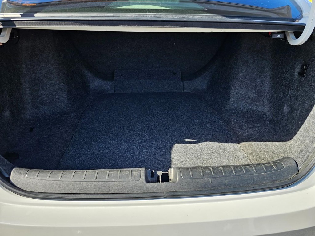 Honda Accord Sedan Vehicle Full-screen Gallery Image 31