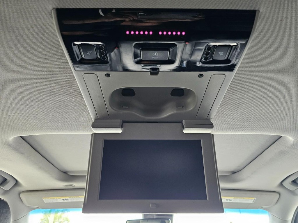 Chevrolet Tahoe Vehicle Full-screen Gallery Image 36