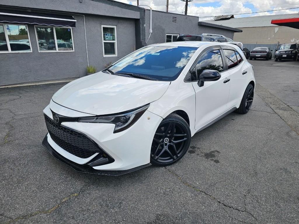 Toyota Corolla Hatchback Vehicle Full-screen Gallery Image 2