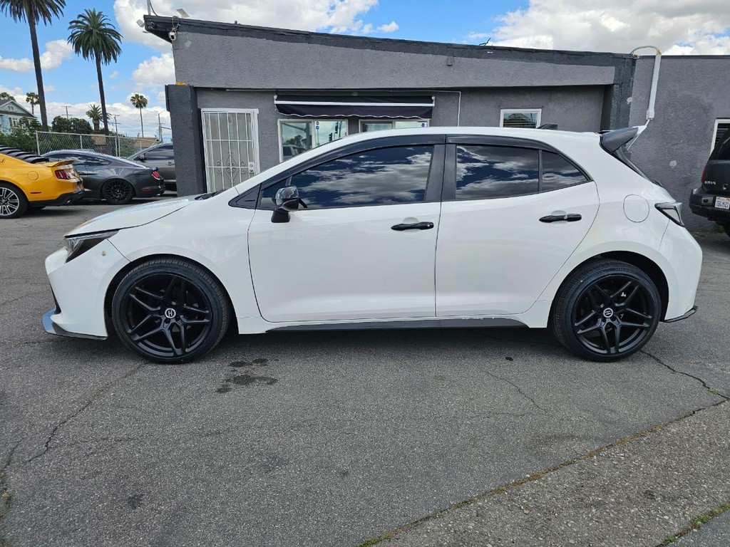 Toyota Corolla Hatchback Vehicle Full-screen Gallery Image 3