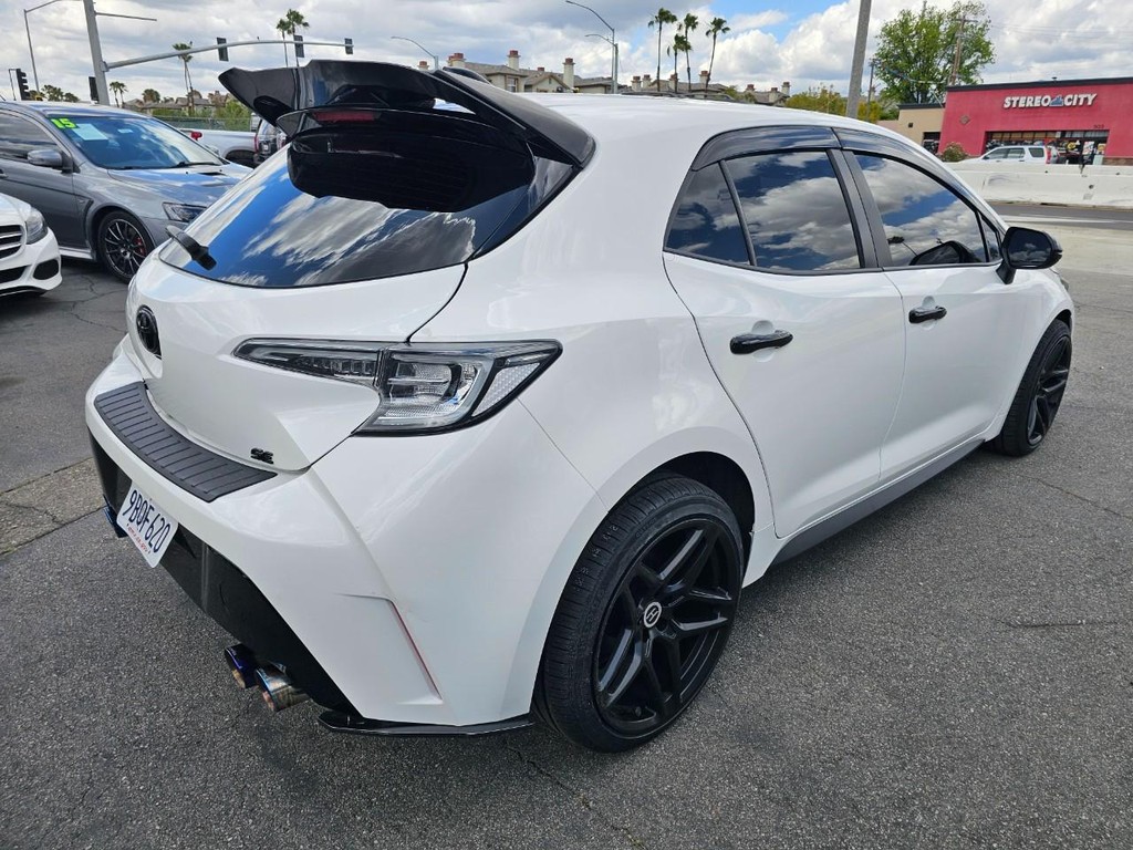 Toyota Corolla Hatchback Vehicle Full-screen Gallery Image 6