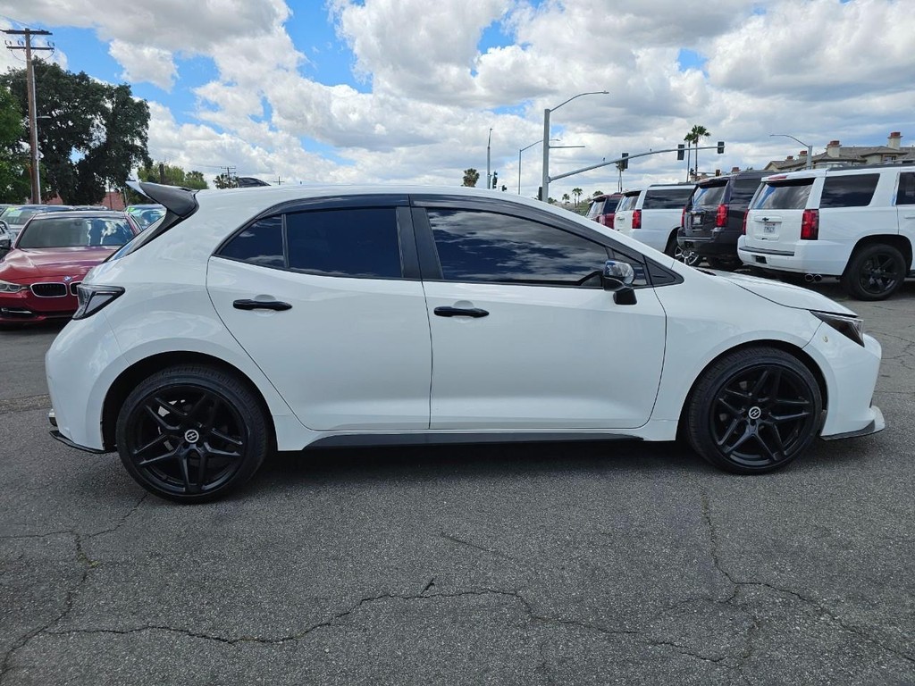 Toyota Corolla Hatchback Vehicle Full-screen Gallery Image 7