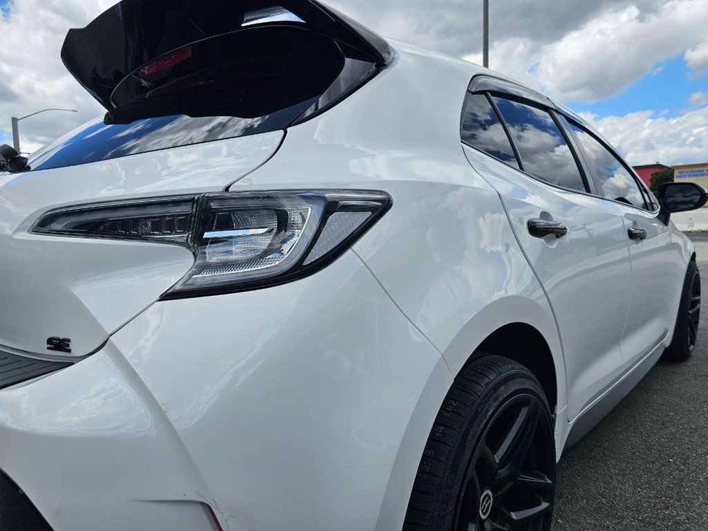 Toyota Corolla Hatchback Vehicle Full-screen Gallery Image 13