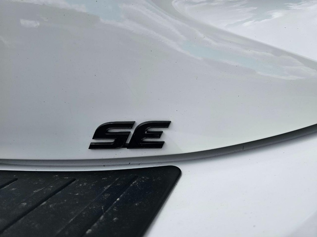 Toyota Corolla Hatchback Vehicle Full-screen Gallery Image 14