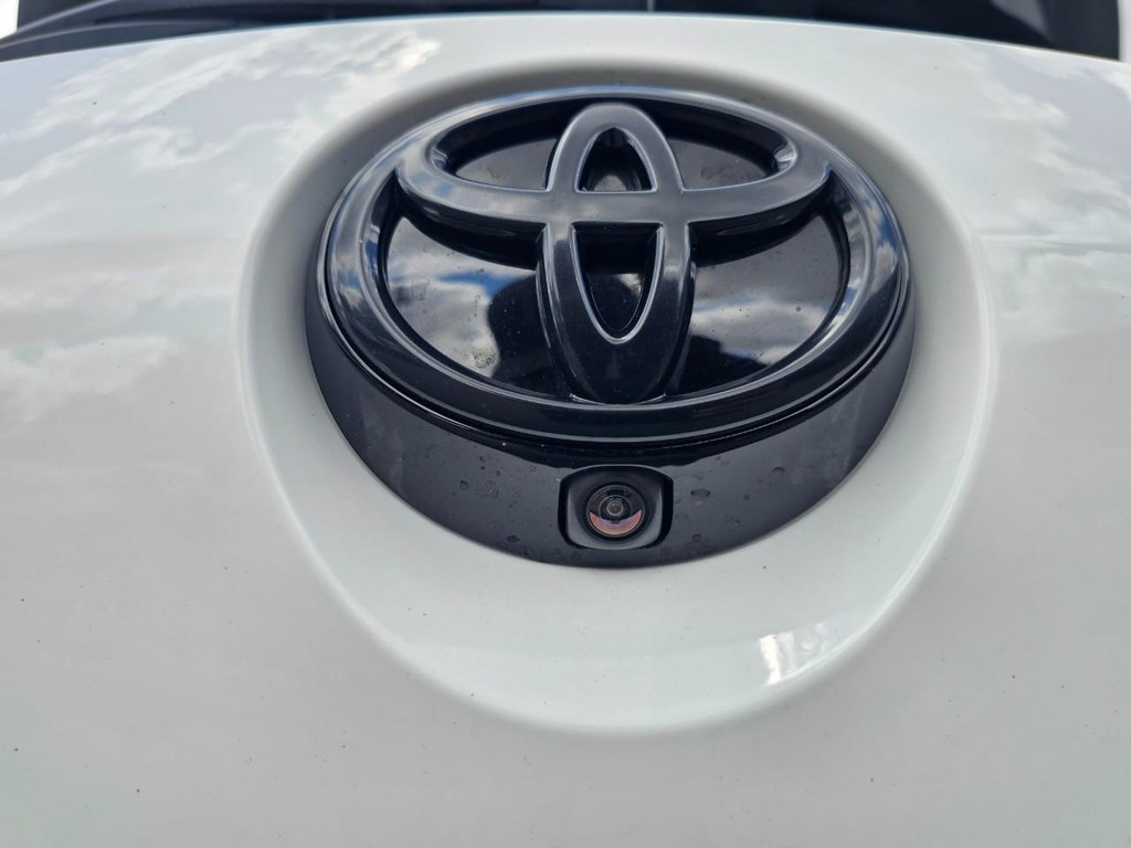 Toyota Corolla Hatchback Vehicle Full-screen Gallery Image 15