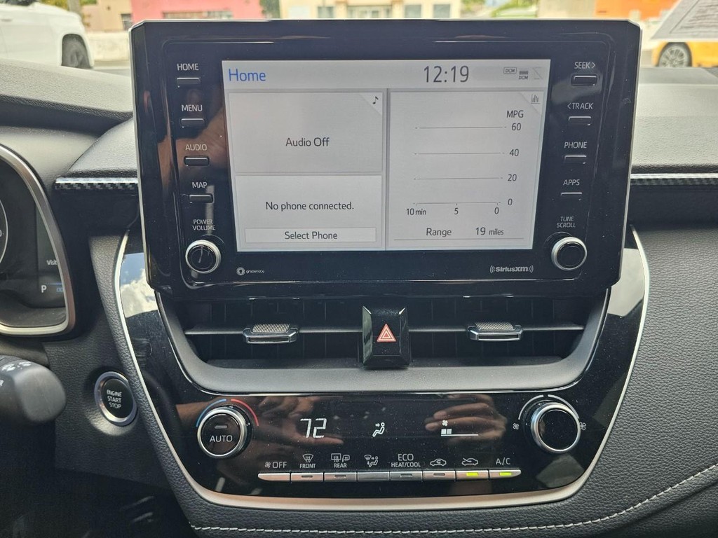 Toyota Corolla Hatchback Vehicle Full-screen Gallery Image 21