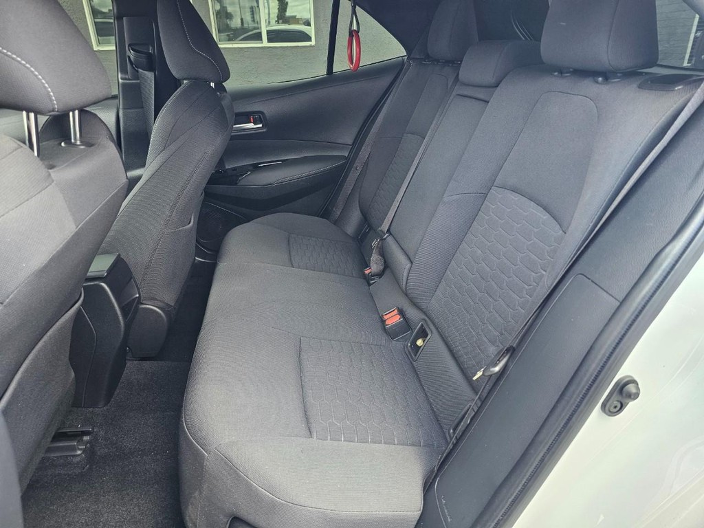 Toyota Corolla Hatchback Vehicle Full-screen Gallery Image 23