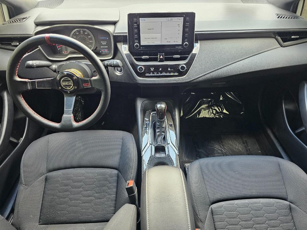 Toyota Corolla Hatchback Vehicle Full-screen Gallery Image 24