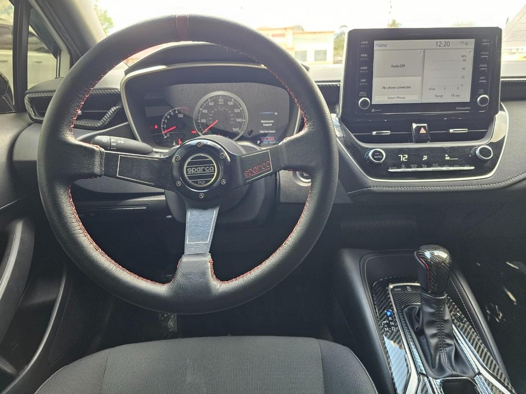 Toyota Corolla Hatchback Vehicle Full-screen Gallery Image 25