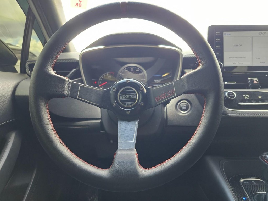 Toyota Corolla Hatchback Vehicle Full-screen Gallery Image 26