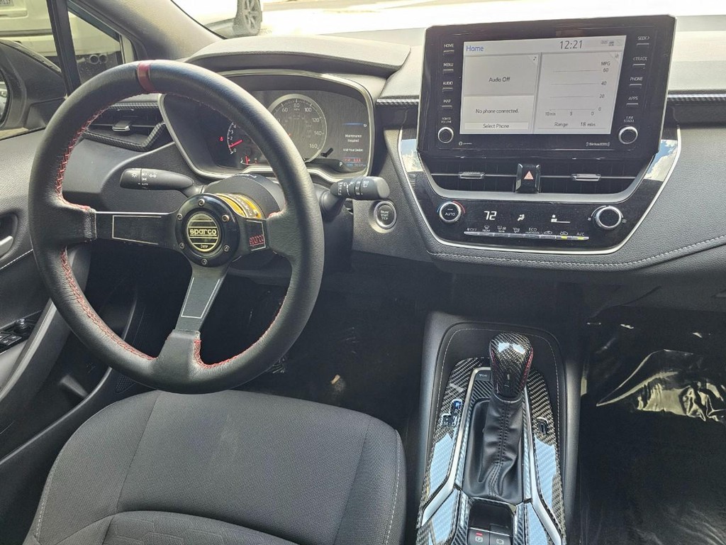 Toyota Corolla Hatchback Vehicle Full-screen Gallery Image 27