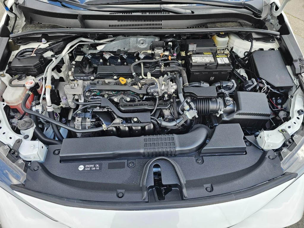 Toyota Corolla Hatchback Vehicle Full-screen Gallery Image 32