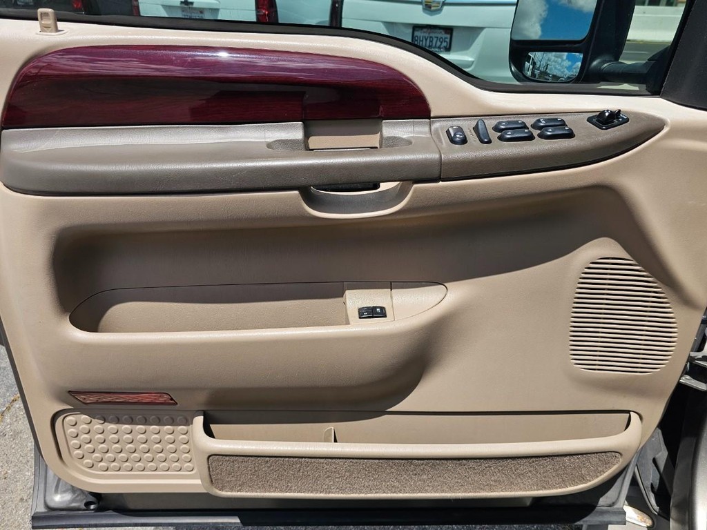 Ford Excursion Vehicle Full-screen Gallery Image 17