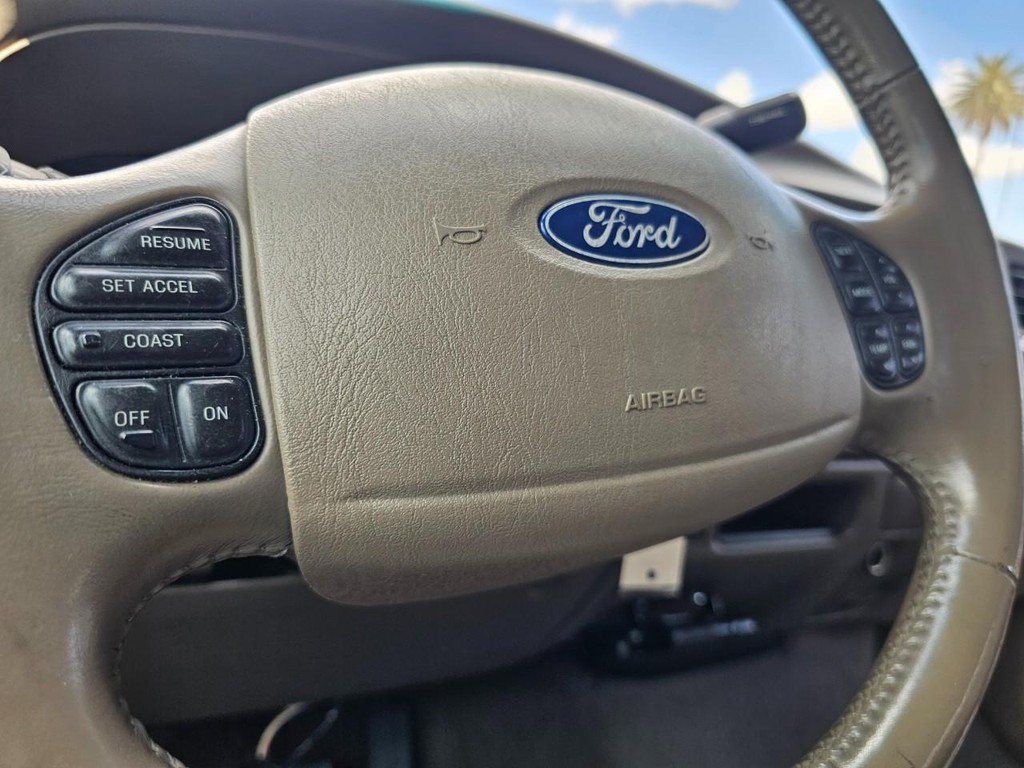 Ford Excursion Vehicle Full-screen Gallery Image 28