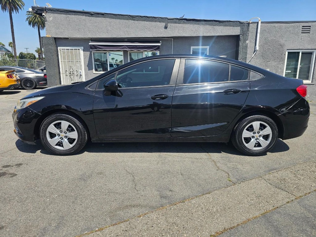 Chevrolet Cruze Vehicle Full-screen Gallery Image 3