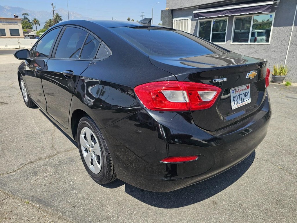 Chevrolet Cruze Vehicle Full-screen Gallery Image 4