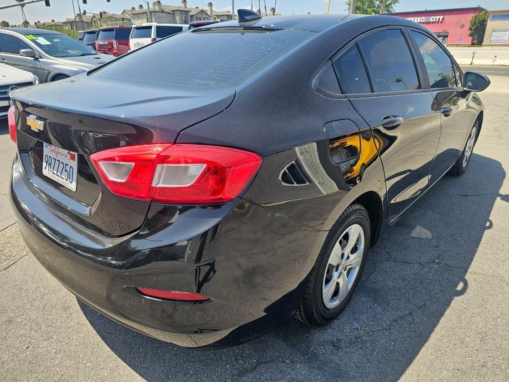 Chevrolet Cruze Vehicle Full-screen Gallery Image 6
