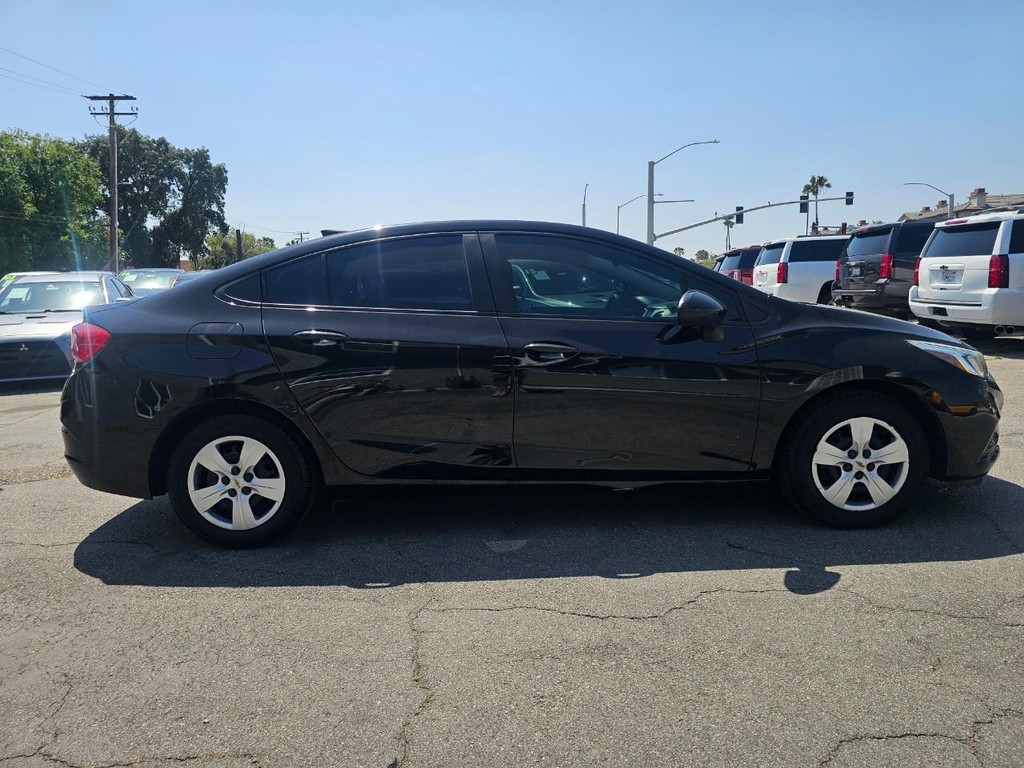 Chevrolet Cruze Vehicle Full-screen Gallery Image 7