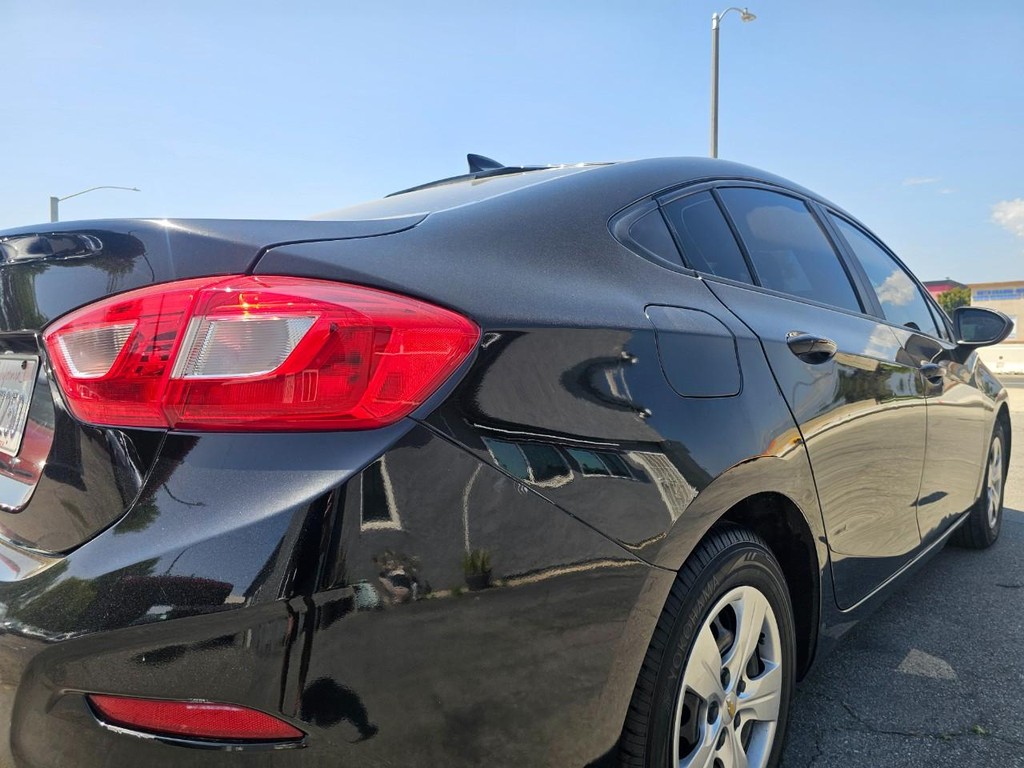 Chevrolet Cruze Vehicle Full-screen Gallery Image 13