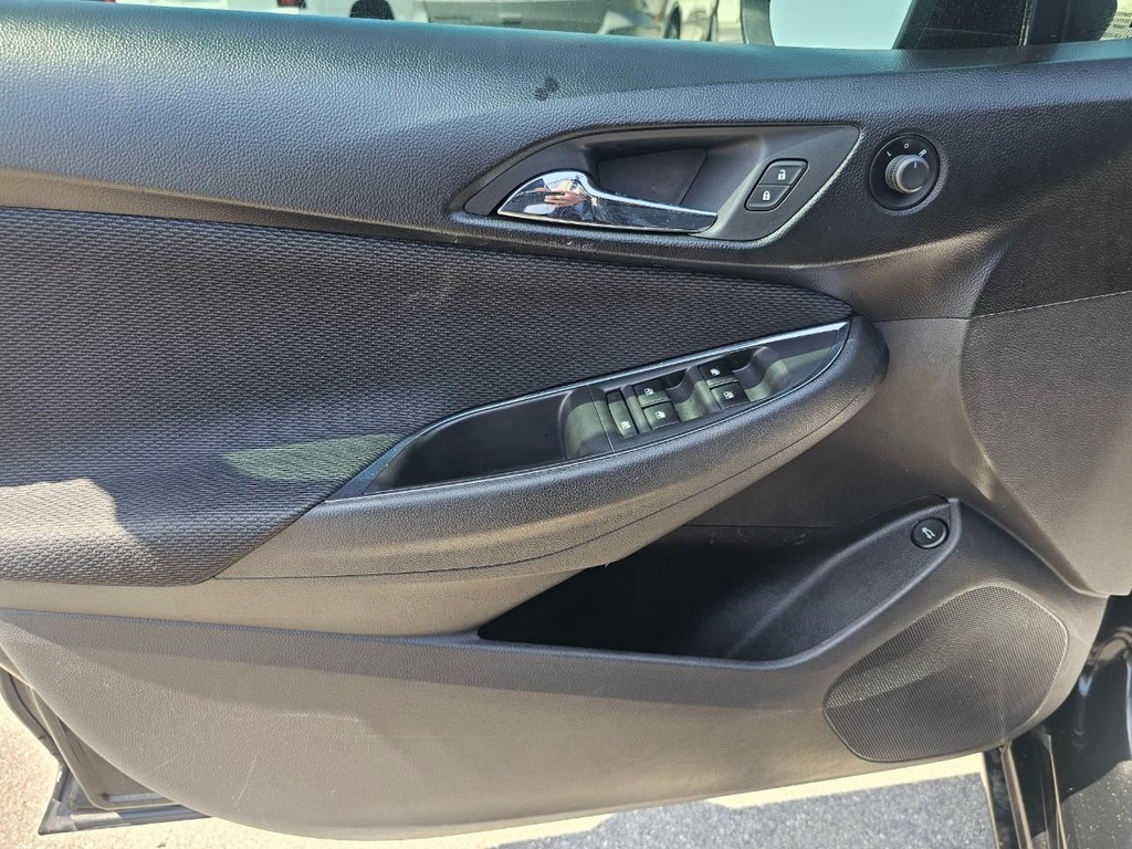 Chevrolet Cruze Vehicle Full-screen Gallery Image 16