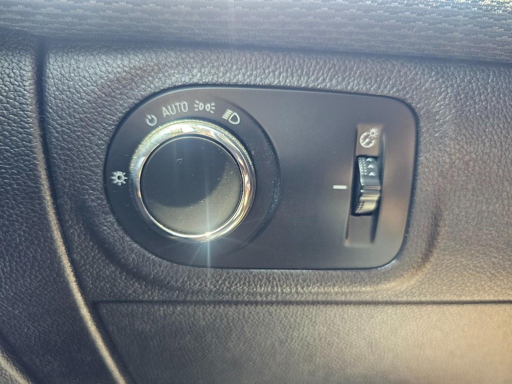 Chevrolet Cruze Vehicle Full-screen Gallery Image 18