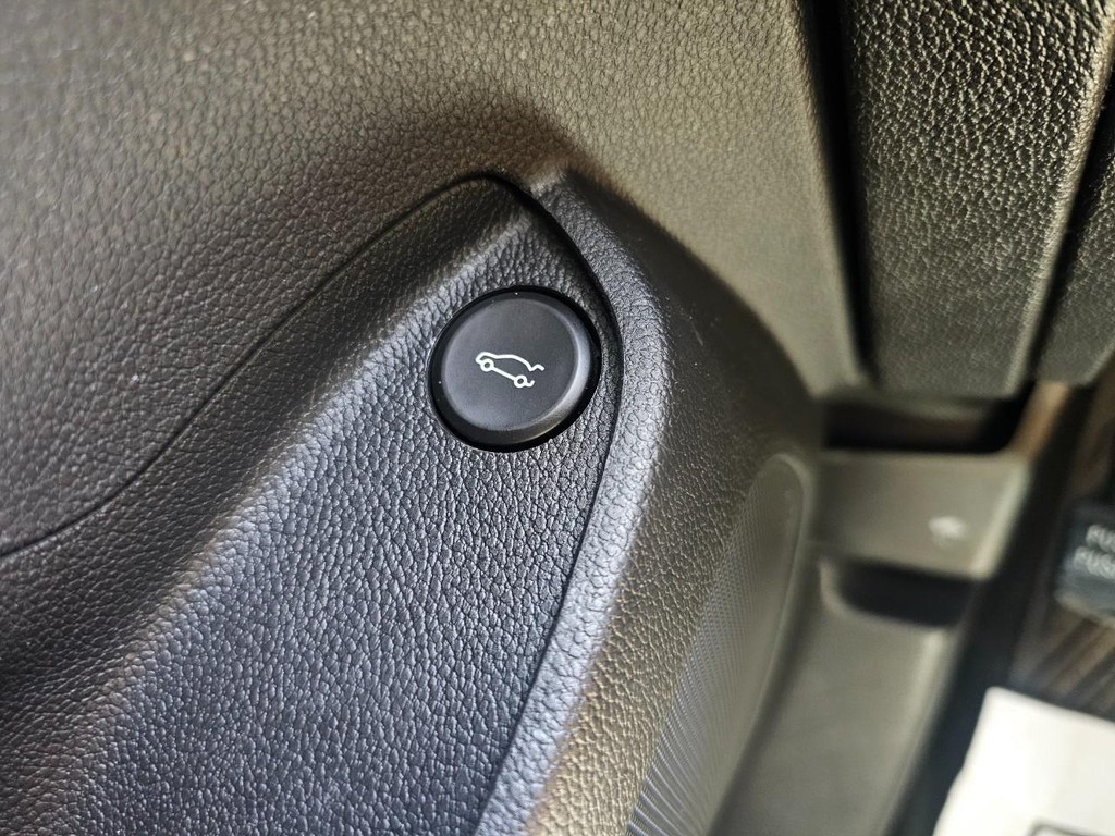 Chevrolet Cruze Vehicle Full-screen Gallery Image 19