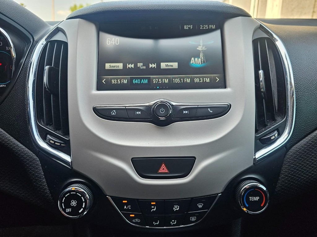 Chevrolet Cruze Vehicle Full-screen Gallery Image 23