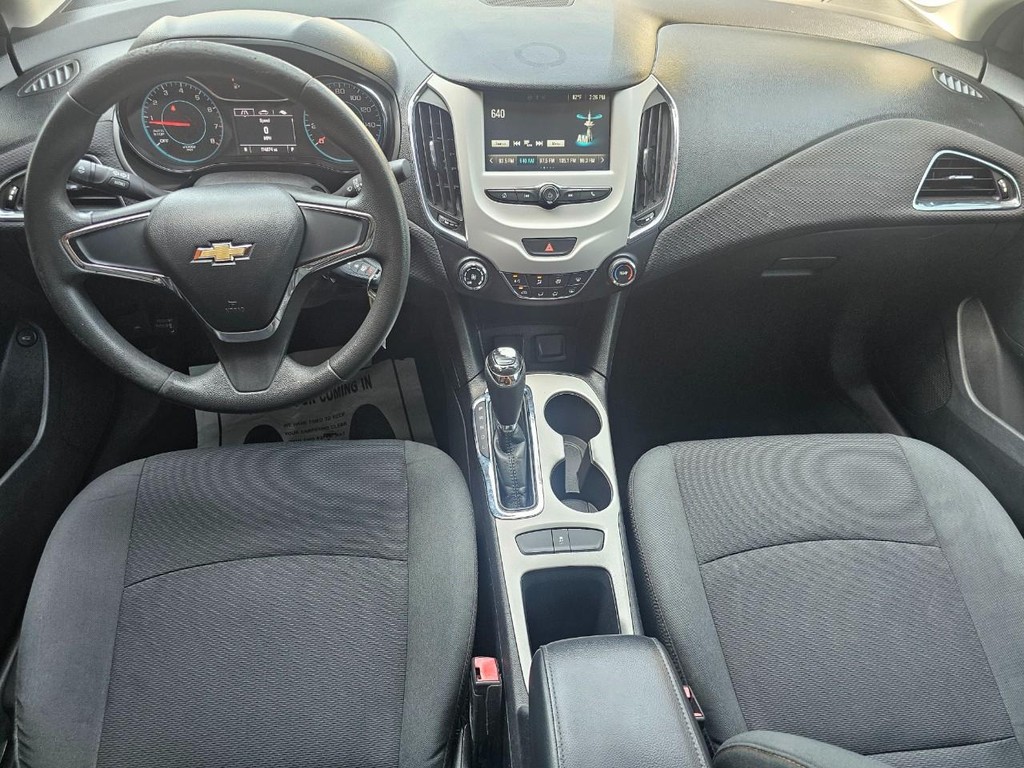 Chevrolet Cruze Vehicle Full-screen Gallery Image 26