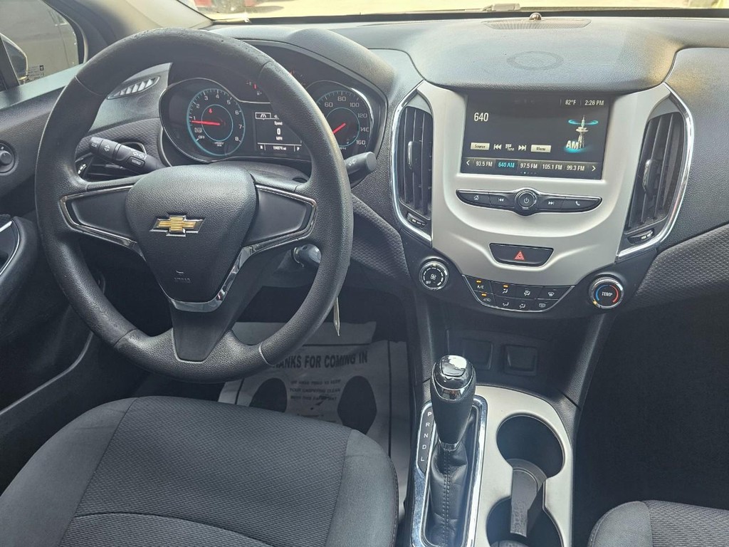 Chevrolet Cruze Vehicle Full-screen Gallery Image 27