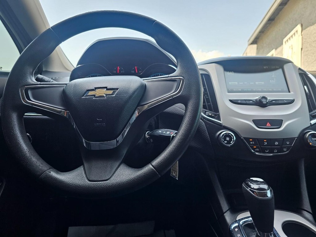 Chevrolet Cruze Vehicle Full-screen Gallery Image 29