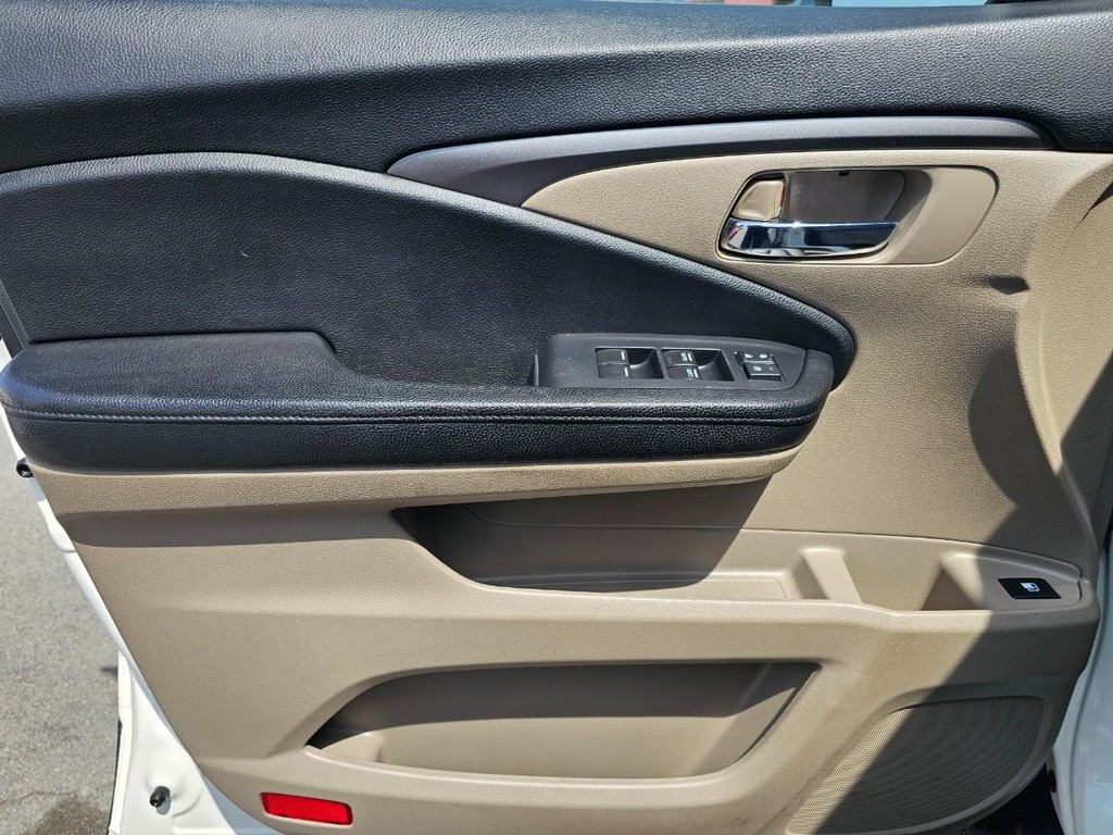 Honda Pilot Vehicle Full-screen Gallery Image 16