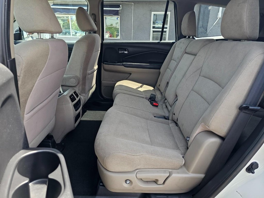 Honda Pilot Vehicle Full-screen Gallery Image 24