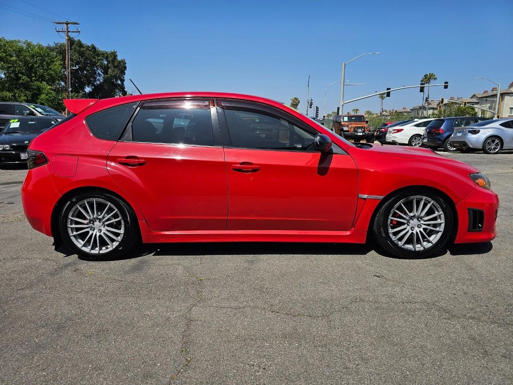 Subaru Impreza Wagon WRX Vehicle Full-screen Gallery Image 7
