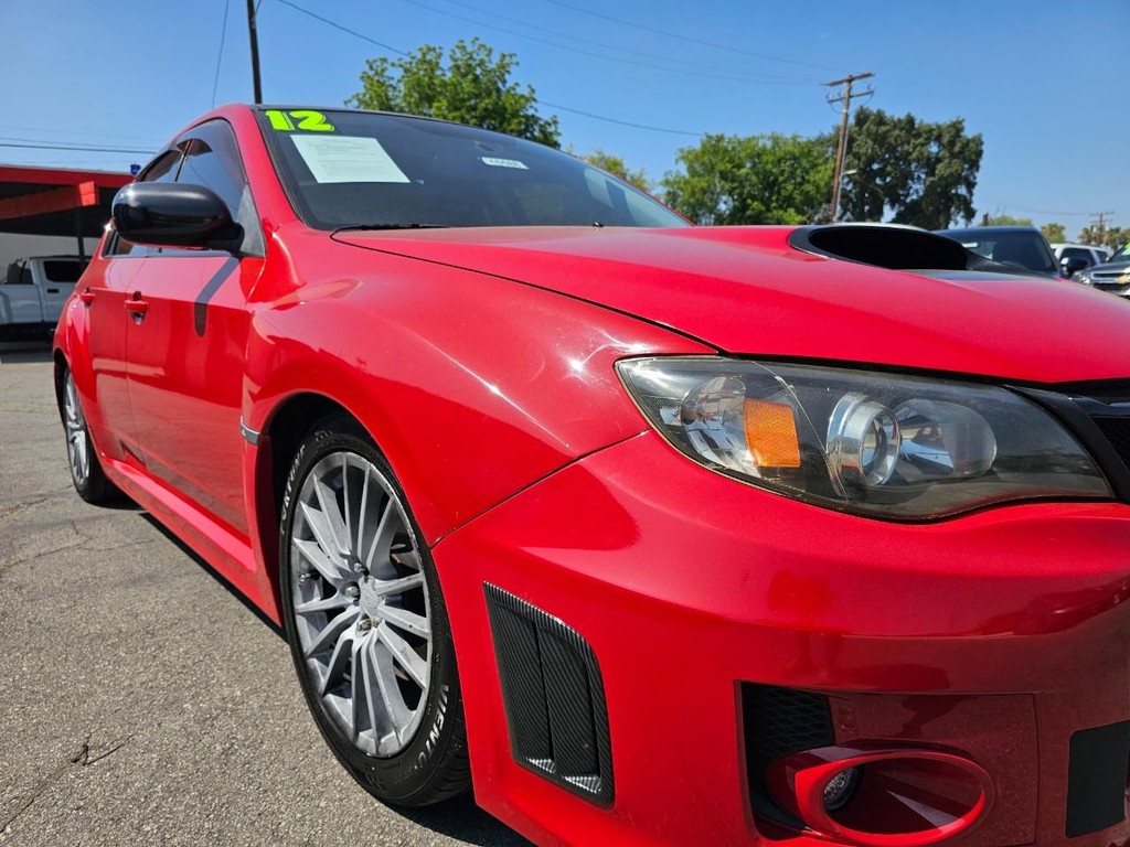 Subaru Impreza Wagon WRX Vehicle Full-screen Gallery Image 10
