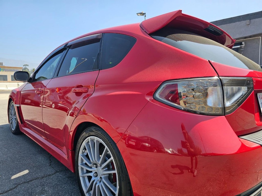 Subaru Impreza Wagon WRX Vehicle Full-screen Gallery Image 12